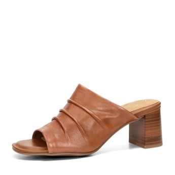 Tamaris women's comfortable slippers - brown